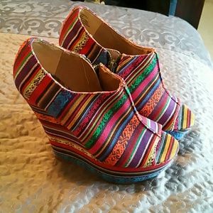 Steve Madden tribal wedges